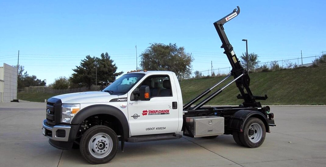 SL-105 FLS 2024 Ford Swaploader LSide