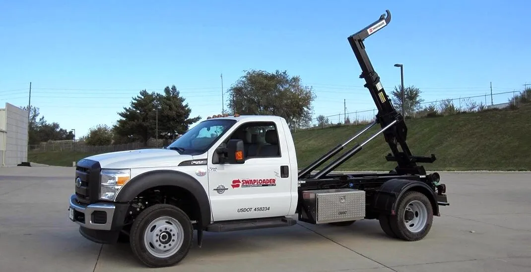 SL-105 FLS 2024 Ford Swaploader LSide